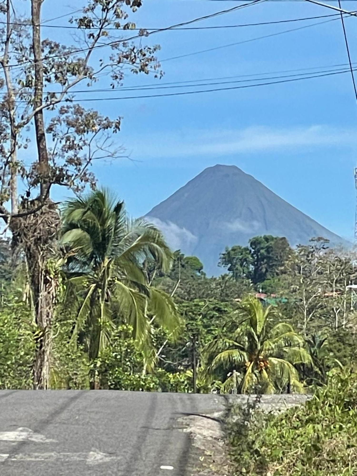 Hotel Tierra De Volcanes La Fortuna Exterior foto